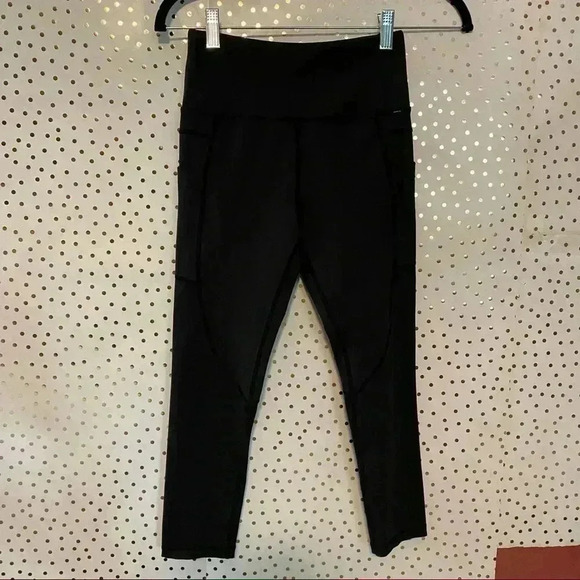 Zyia Black Cropped - Picture 2 of 11